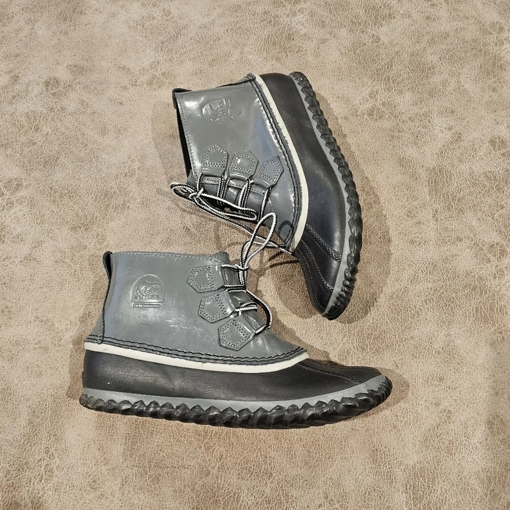 Sorel Out N' About Waterproof Boots Size 9
